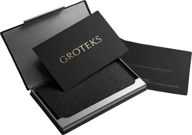 Визитки Groteks с золотым тиснением — пример нашей печати